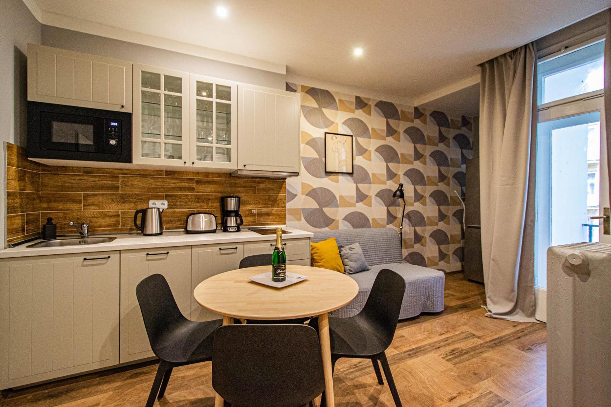 Cozy Studio In The Main City Center プラハ エクステリア 写真