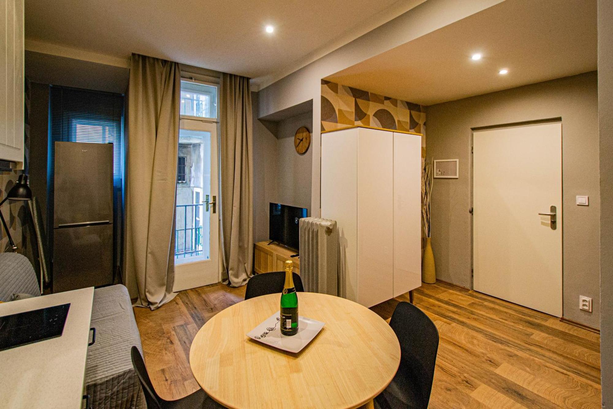 Cozy Studio In The Main City Center プラハ エクステリア 写真